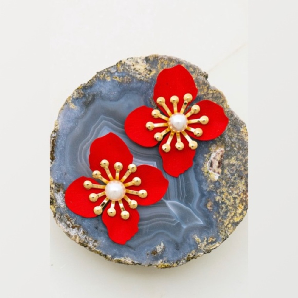 Red flower petal earrings detailed with a gold center